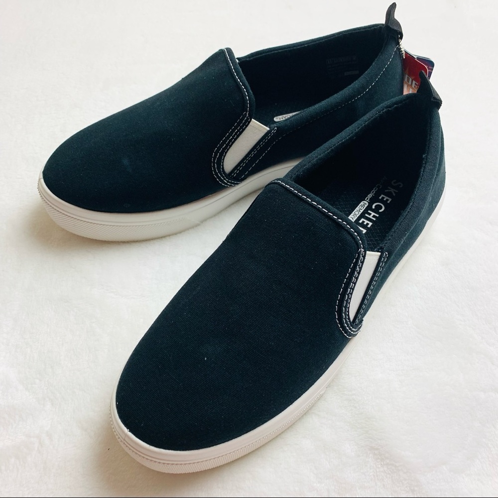 Skechers Canvas Women's Sneaker Size: 8’5 (wide)